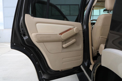 Used 2006 Ford Explorer Eddie Bauer image 32