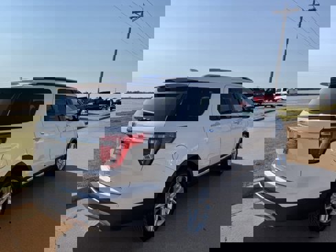 Used 2017 Ford Explorer Limited image 3