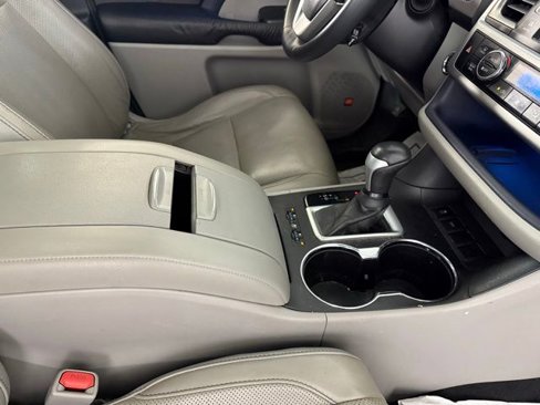 Used 2016 Toyota Highlander Limited image 34