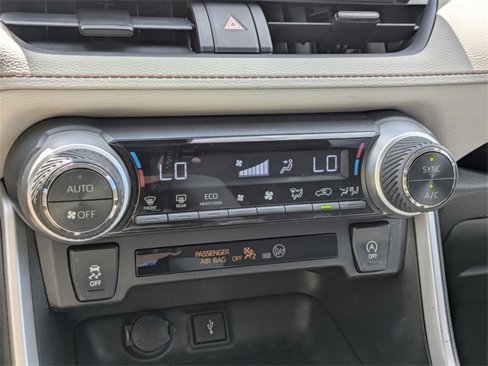 Used 2021 Toyota RAV4 XLE image 19