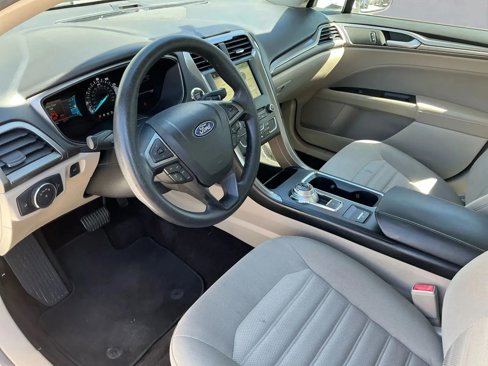 Used 2018 Ford Fusion SE w/ Fusion SE Technology Package image 12