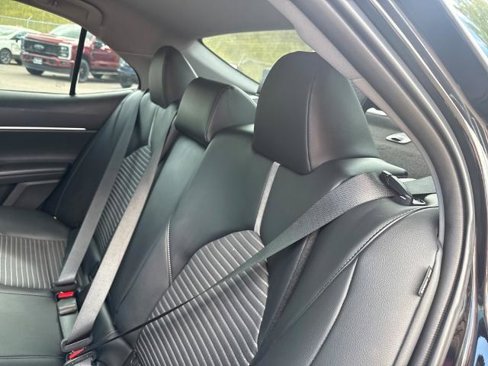 Used 2022 Toyota Camry SE image 18