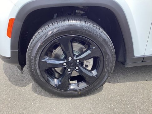 Used 2022 Jeep Grand Cherokee L Laredo image 9