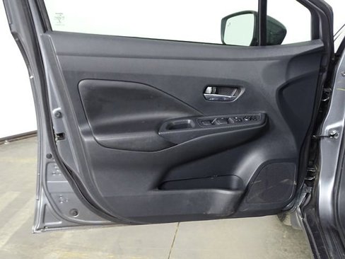 Used 2020 Nissan Versa SV image 9