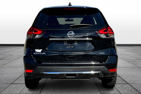 Used 2018 Nissan Rogue S image 4