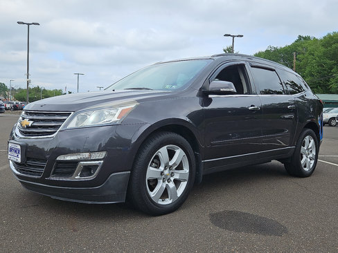 Used 2017 Chevrolet Traverse LT w/ Style and Technology Package image 3