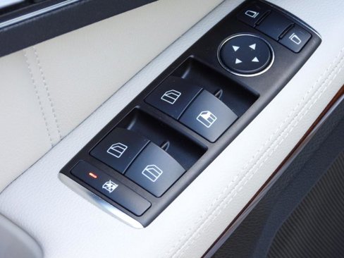 Used 2013 Mercedes-Benz E 350 Sedan image 42