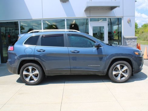 Used 2019 Jeep Cherokee Limited w/ Luxury Group image 3