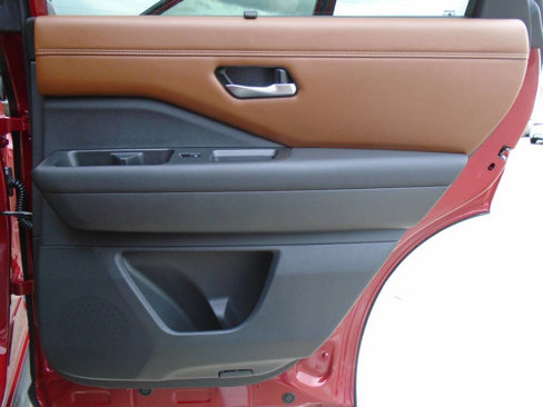 Used 2023 Nissan Pathfinder Platinum image 35