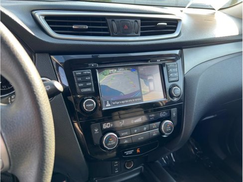 Used 2016 Nissan Rogue SV w/ SV Premium Package image 9