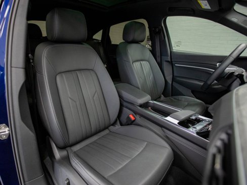 Used 2023 Audi e-tron Premium Plus w/ Premium Plus Package image 26