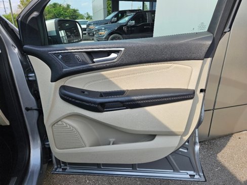Used 2022 Ford Edge Titanium image 17