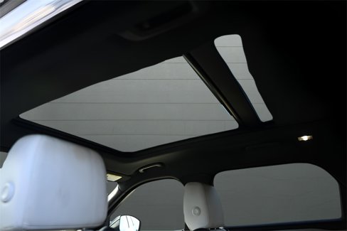 Used 2019 Land Rover Range Rover Velar R-Dynamic SE image 38