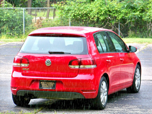 Used 2011 Volkswagen Golf 4-Door image 9