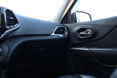 Used 2019 Jeep Cherokee Limited image 45