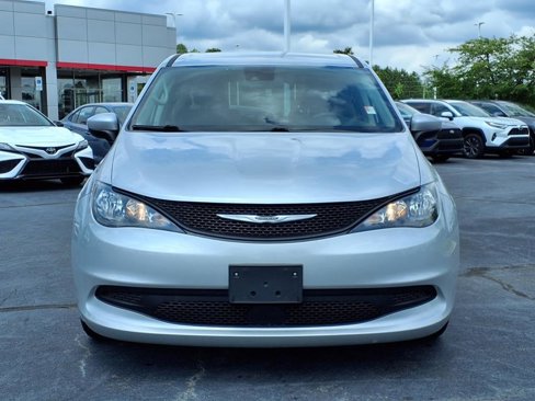 Used 2023 Chrysler Voyager LX image 9
