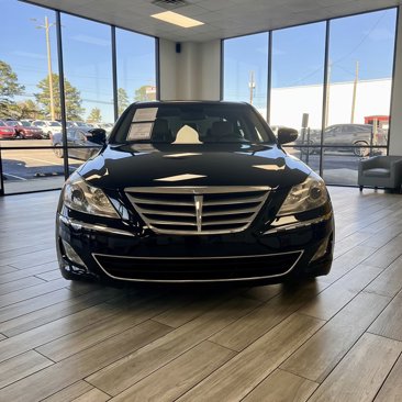Used 2013 Hyundai Genesis 3.8 image 2