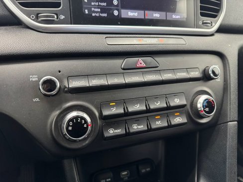 Used 2020 Kia Sportage LX image 39