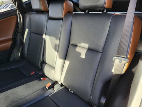 Used 2018 Toyota RAV4 SE image 15