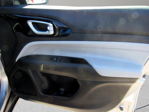 Used 2024 Jeep Compass Limited image 36