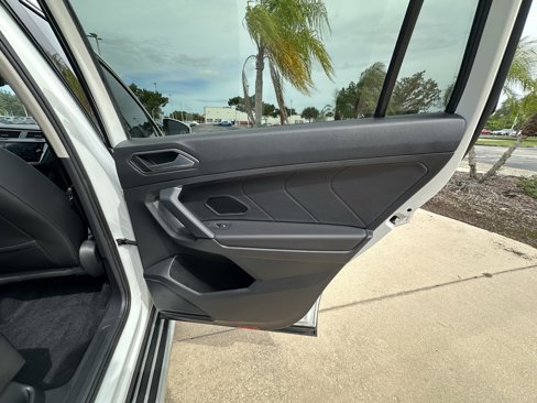 Used 2019 Volkswagen Tiguan SEL Premium image 33