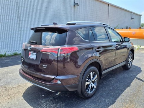 Used 2018 Toyota RAV4 XLE image 3