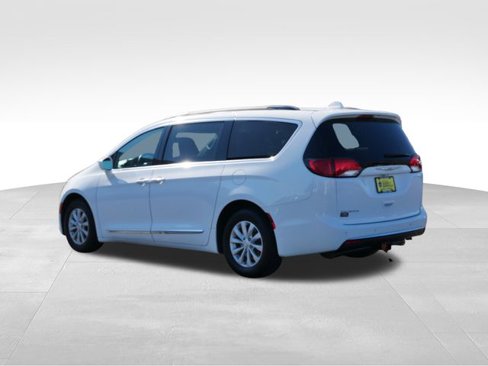 Used 2017 Chrysler Pacifica Touring-L image 7