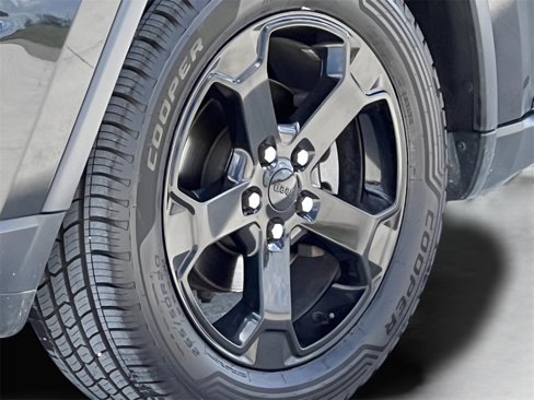 Used 2018 Jeep Grand Cherokee Laredo image 12