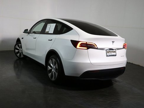 Used 2021 Tesla Model Y Long Range image 2