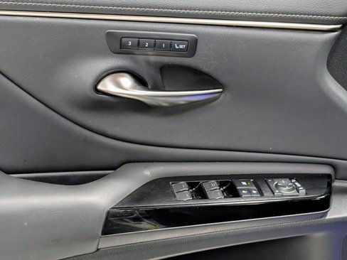 Used 2022 Lexus ES 300h w/ Premium Package image 15