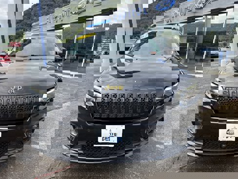 Used 2023 Jeep Cherokee Altitude Lux image 11