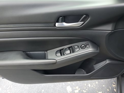 Used 2024 Nissan Altima 2.5 SV image 21