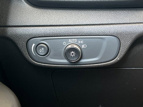Used 2022 Chevrolet Bolt EUV LT w/ Driver Confidence Package image 30