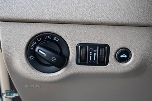 Used 2011 Chrysler 300 C image 22