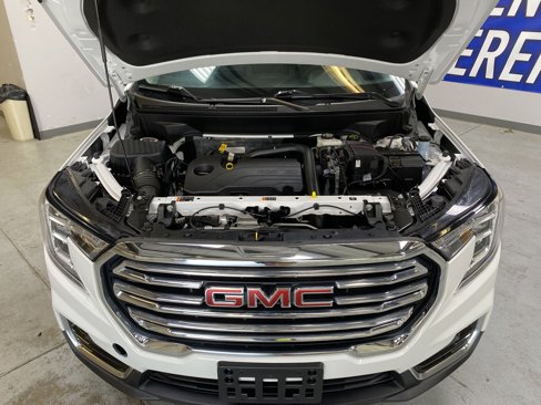 Used 2024 GMC Terrain SLT image 9