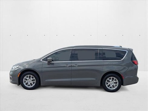 Used 2021 Chrysler Pacifica Touring-L image 8