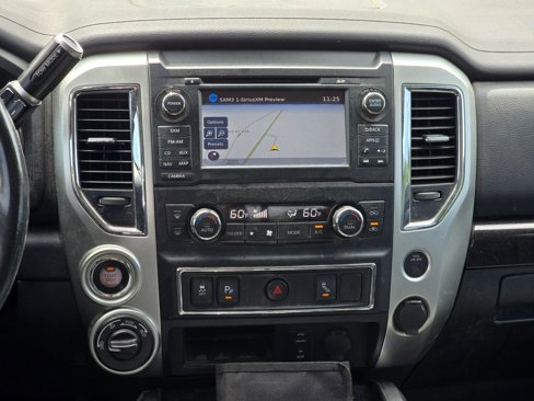 Used 2017 Nissan Titan SV image 15