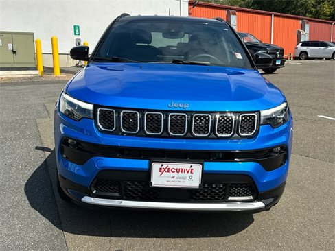 Used 2023 Jeep Compass Limited w/ Elite Group image 6