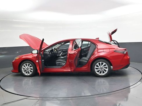 Used 2024 Toyota Camry LE image 30