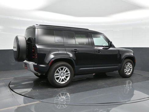 Used 2024 Land Rover Defender 110 S image 7