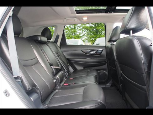 Used 2019 Nissan Rogue SL image 16
