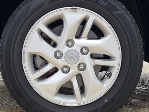 Used 2022 Hyundai Venue SE image 12
