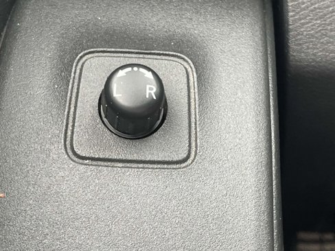 Used 2022 Nissan Frontier SV image 25