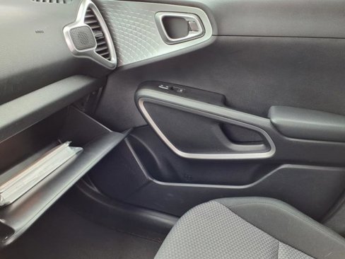 Used 2022 Kia Soul LX image 25