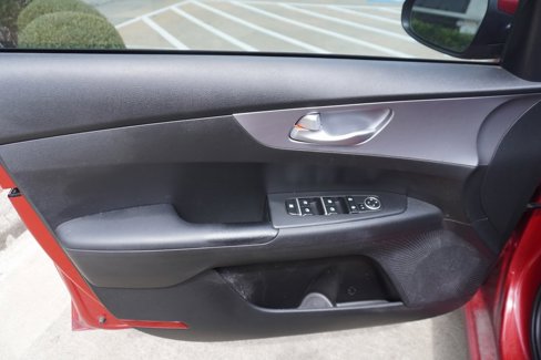 Used 2022 Kia Forte LXS image 8