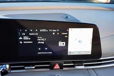 Certified 2024 Hyundai Elantra SEL image 24