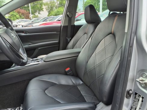 Used 2019 Toyota Camry XLE image 23