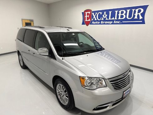 Used 2011 Chrysler Town & Country Limited w/ Trailer Tow Group image 40