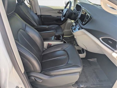 Used 2022 Chrysler Pacifica Touring-L image 20