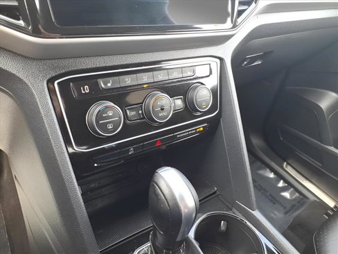 Used 2022 Volkswagen Atlas Cross Sport SE image 19
